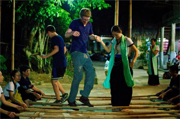 mai-chau-thai-traditional-dancing
