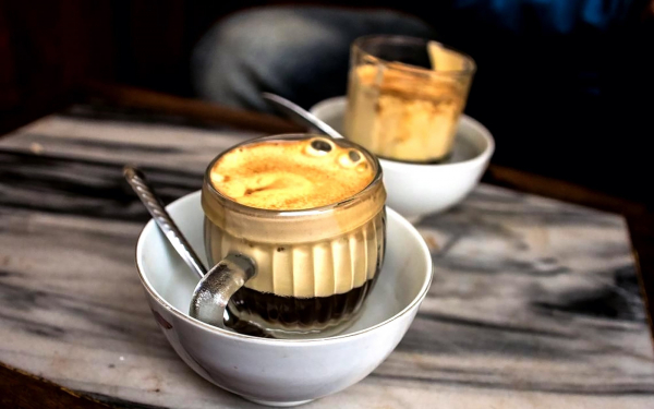 ca-phe-trung-egg-coffee-hanoi-viet-nam-1