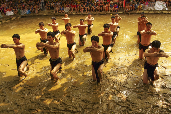 vat-cau-bun-festival