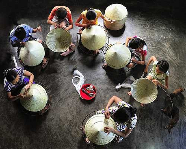 making-non-la-in-chuong-village