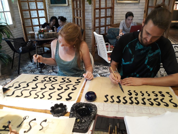 historic-art-calligraphy-class-hanoi-4