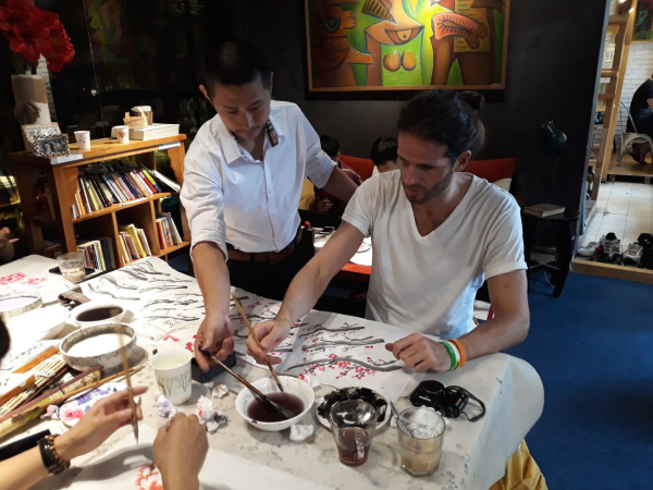 historic-art-calligraphy-class-hanoi-5