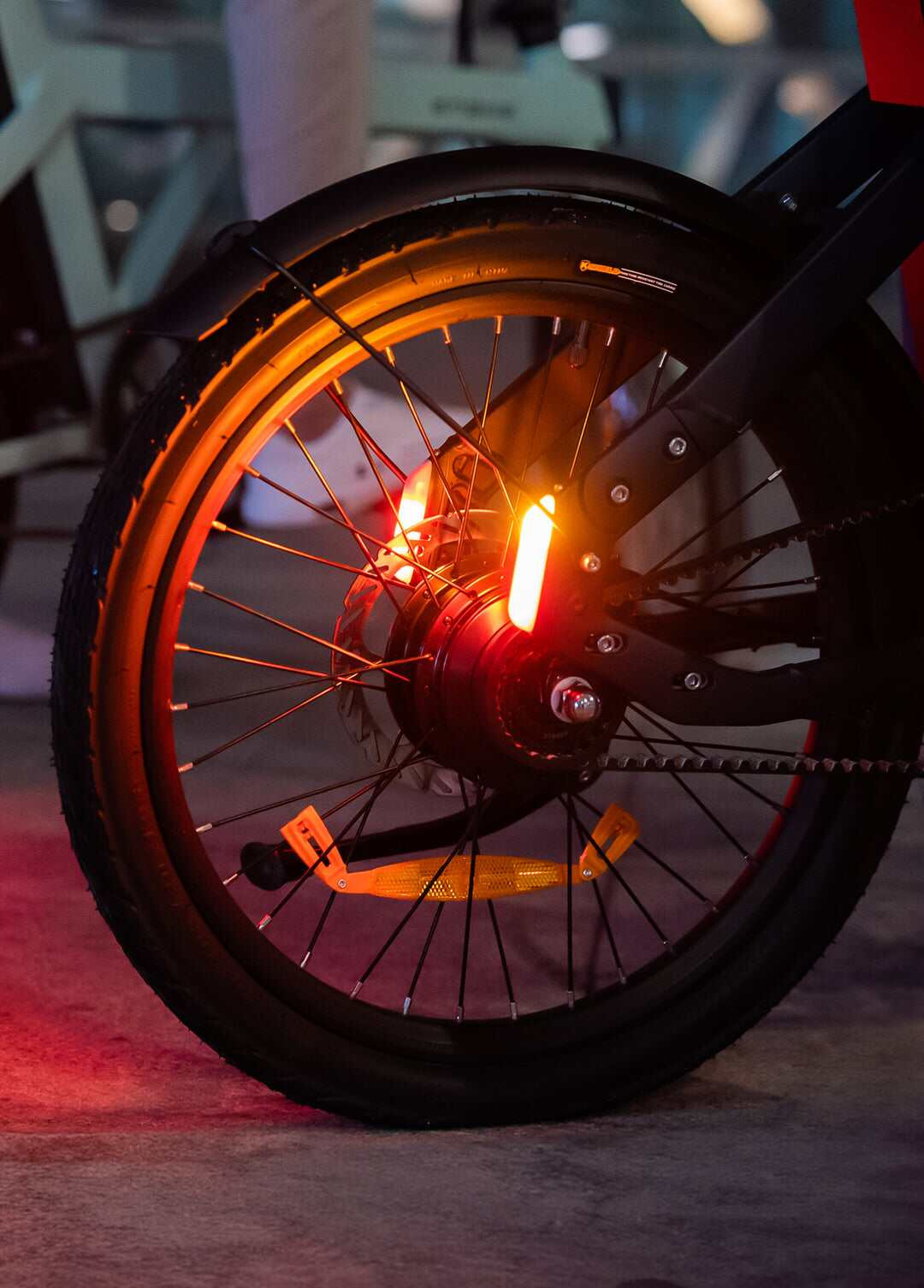 bánh sau tích hợp đèn nháy